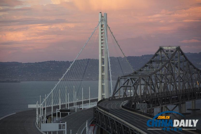 美旧金山海湾大桥东段桥面开放 交通繁忙（组图）