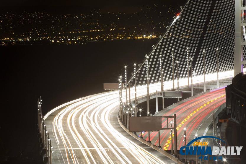 美旧金山海湾大桥东段桥面开放 交通繁忙（组图）
