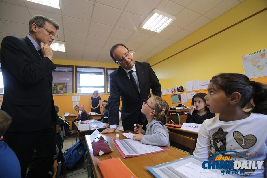 法国总统奥朗德开学季视察学校 与小萝莉亲切交流（高清组图）