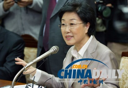 韩国历史上唯一女总理韩明淑因受贿获刑两年