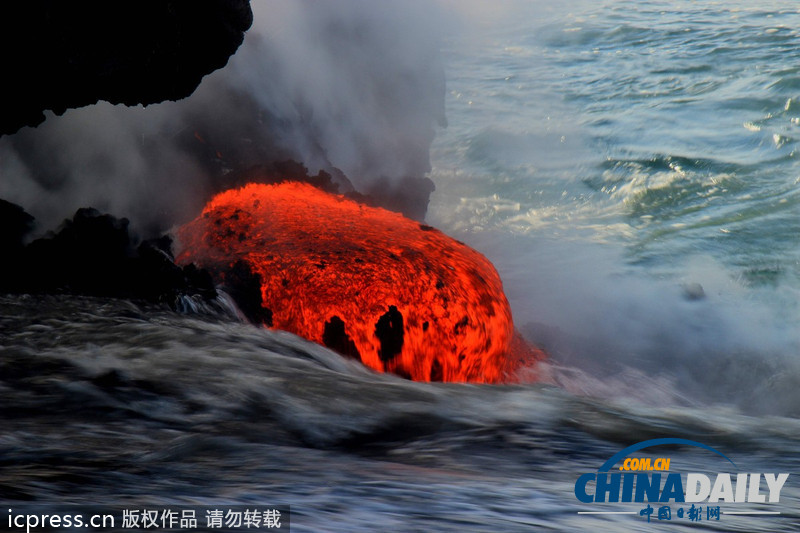 高难度摄影：夏威夷熔岩入海美景摄人心魄（组图）