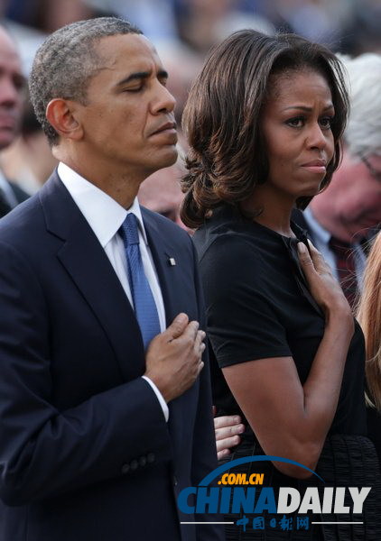 奥巴马夫妇出席海军大楼枪击案追悼仪式