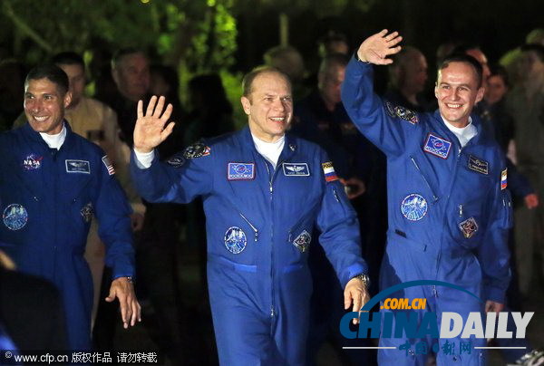 联盟号宇宙飞船发射在即 远征37宇航员“笑对挑战”