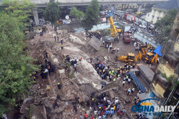 孟买一栋5层居民楼倒塌 数十人被埋废墟