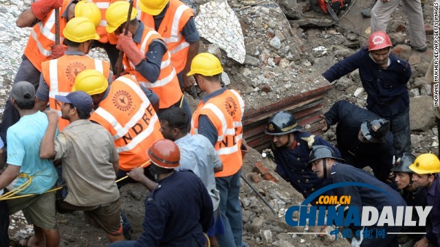 孟买塌楼事故致至少13人死26人伤 恐有40人受困