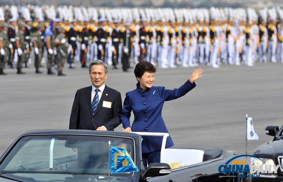 韩国总统朴槿惠阅兵 庆祝建军65周年（组图）