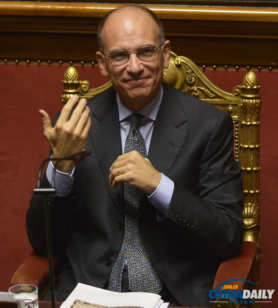意大利议会对政府进行信任投票 贝卢斯科尼与美女部长拉手密谈