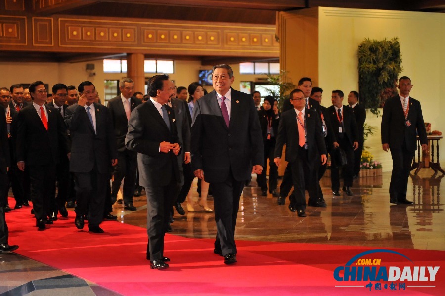 第23届东盟峰会开幕 东盟成员国领导人合影