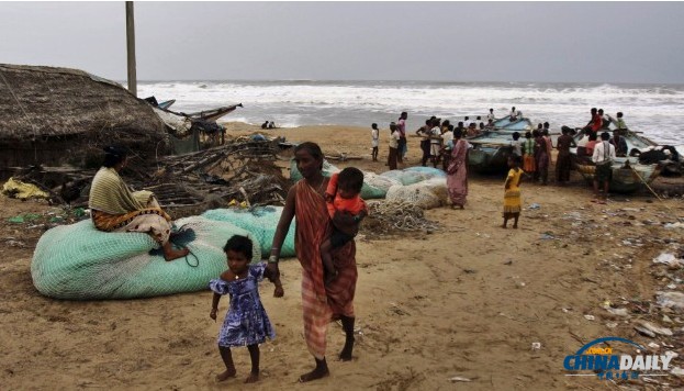 特强风暴“费林”今晚登陆印度 20多万人紧急疏散