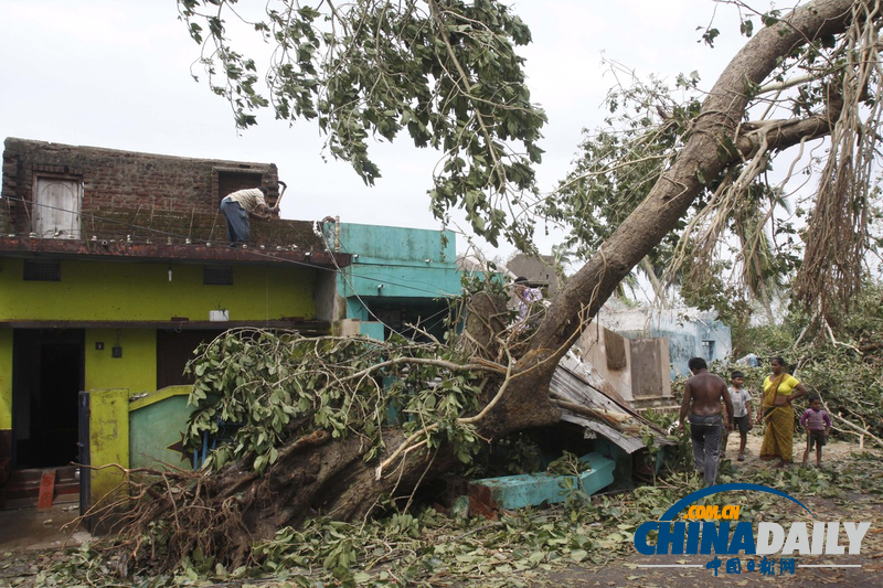超强台风“费林”袭击印度 数十万人紧急疏散