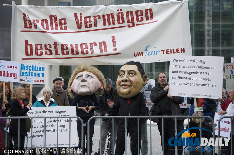 德民众弃默克尔与社民党主席“头颅” 抗议两党联合执政