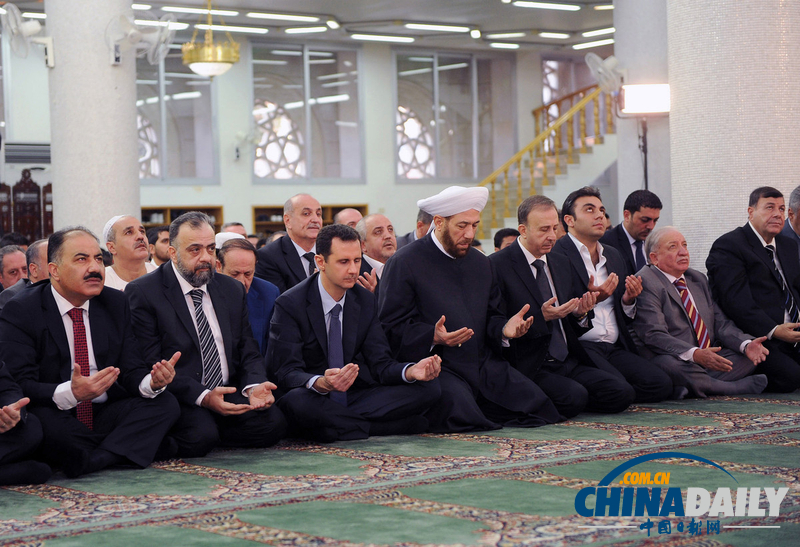 叙利亚总统阿萨德现身清真寺 参加宰牲节聚礼