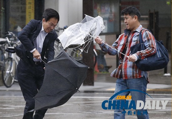 台风已致日本10余人遇难 安倍指示“救命第一”