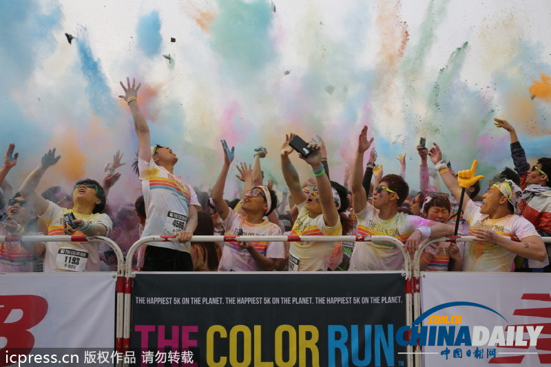 韩国首尔举行色彩赛跑活动