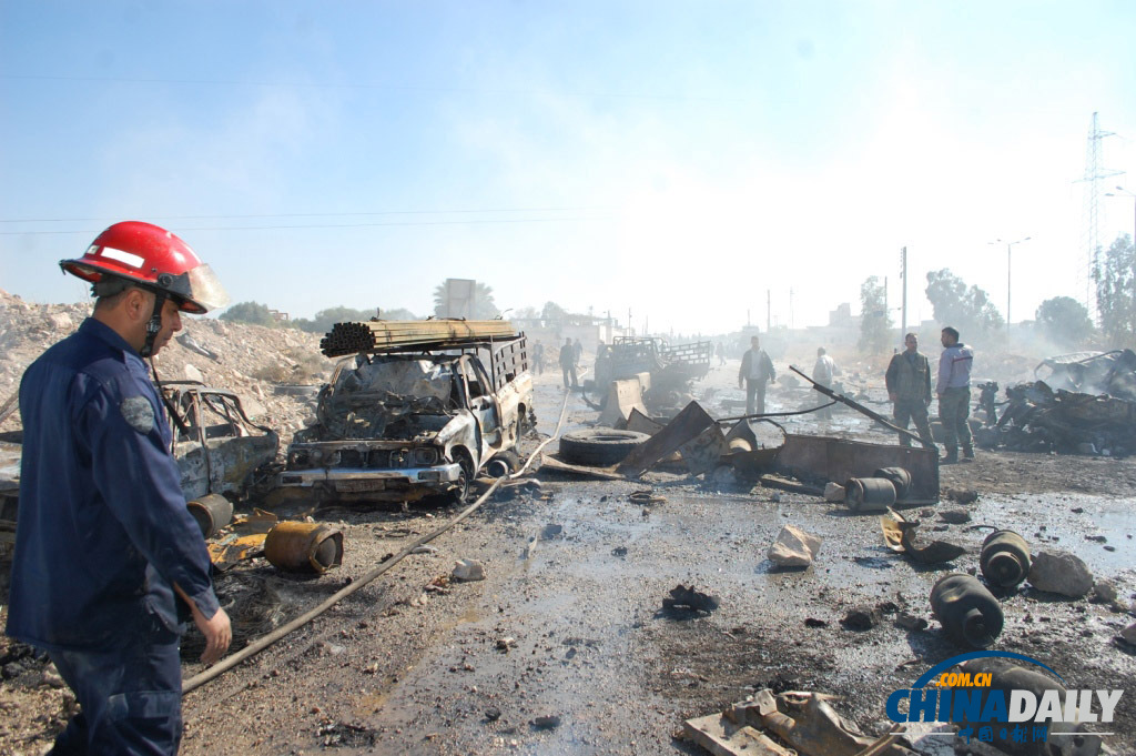 叙中部发生汽车炸弹爆炸袭击 至少30人死亡