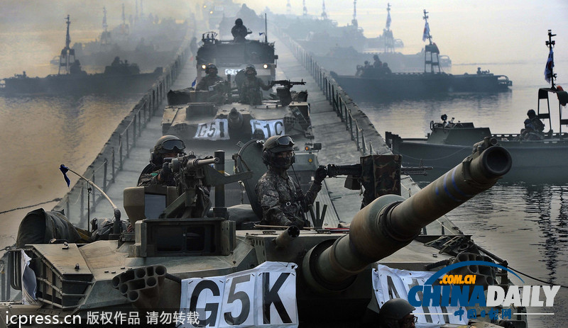 韩国汉江举行护国军演 装甲车齐出动（组图）