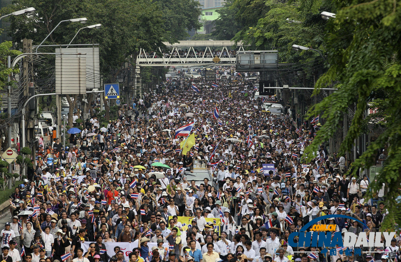 泰国民众持续示威抗议大赦法案（组图）