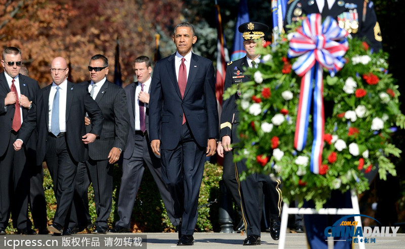 奥巴马出席美国老兵日纪念活动 向牺牲士兵献花圈（组图）