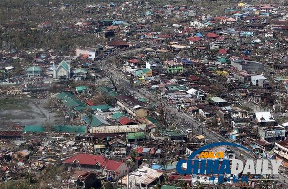 菲律宾灾民抢劫米仓 墙体倒塌8人死亡