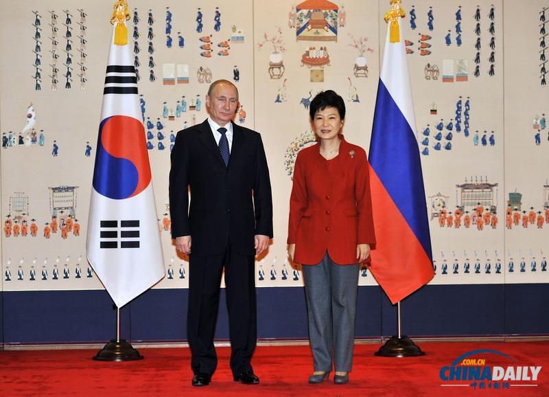 普京访韩与朴槿惠干杯 两位单身总统“擦出火花”（组图）