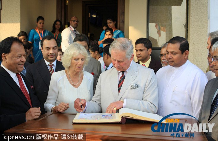 查尔斯携卡米拉于斯里兰卡切蛋糕 庆祝65岁生日