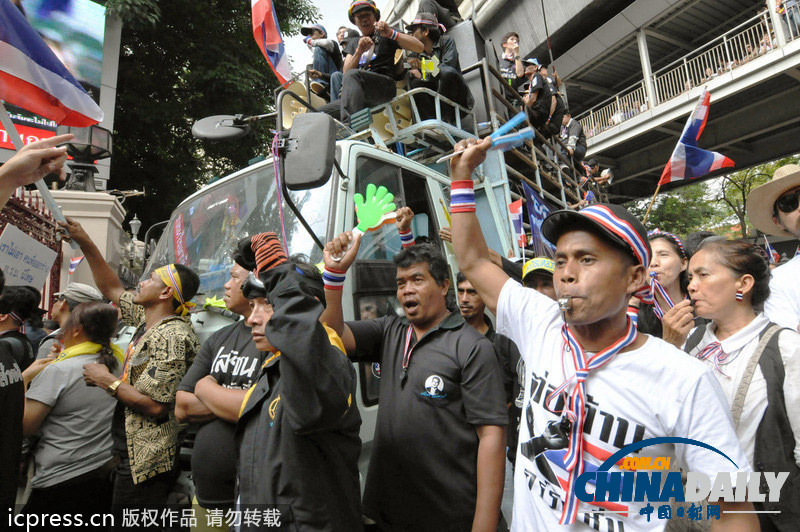 泰国反对派“占领”财政部 逼英拉下台