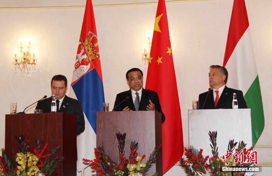 李克强与塞尔维亚、匈牙利总理共同会见记者