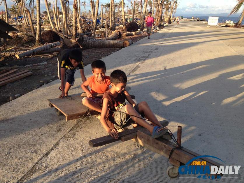 菲律宾灾区重建路漫漫 和平方舟救援队继续提供救助