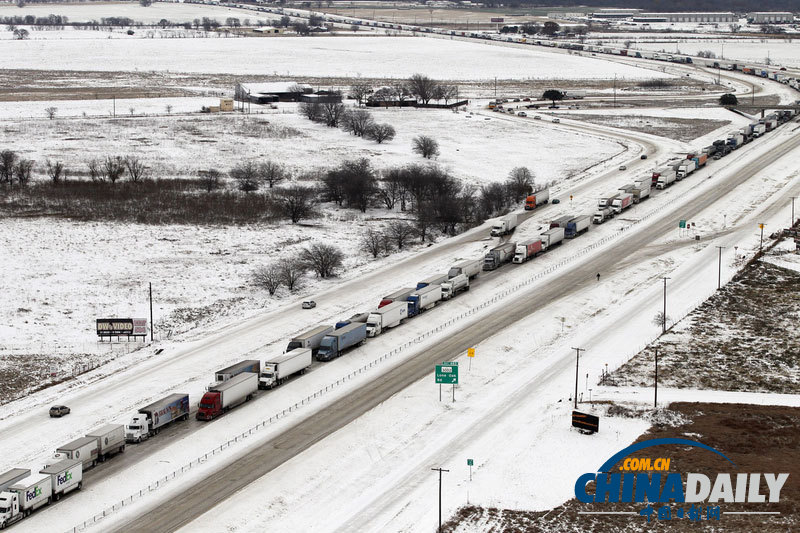 冬季风暴席卷美国得州 高速路事故频发难通行