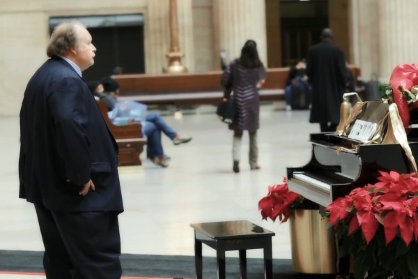 芝加哥神奇钢琴能“自动”弹奏！暖心恶作剧献惊喜