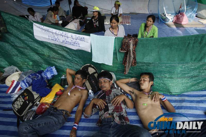 泰国反政府示威者切断总理府水电表示抗议