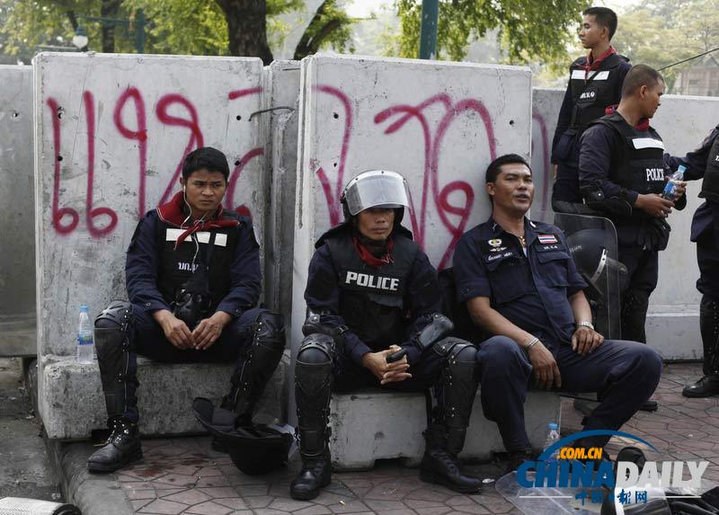 泰国反政府示威者切断总理府水电表示抗议