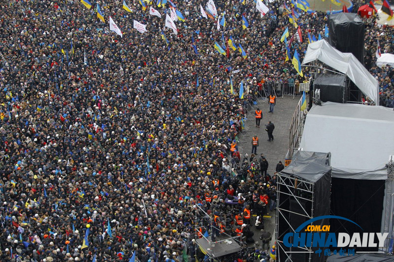 乌克兰20万反政府示威者集会声势浩大
