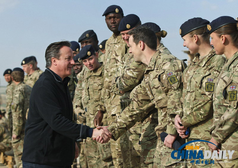 卡梅伦访问驻阿富汗英军 与大兵同吃同住