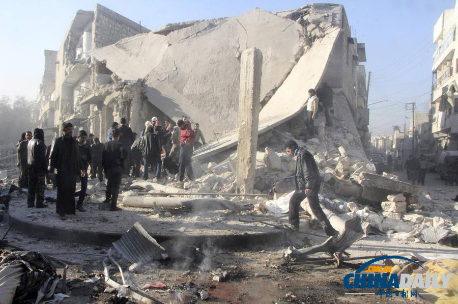 叙城市阿勒颇连遭8天空袭 已致300余人死亡