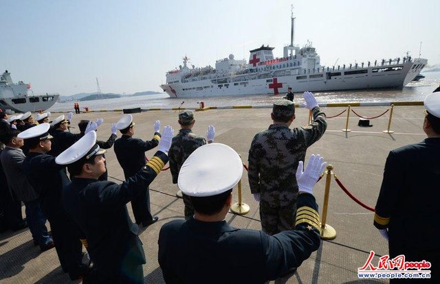 和平方舟号抵菲 系中国首派舰执行海外人道救助