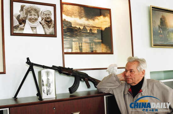 普京出席AK-47之父卡拉什尼科夫遗体告别仪式