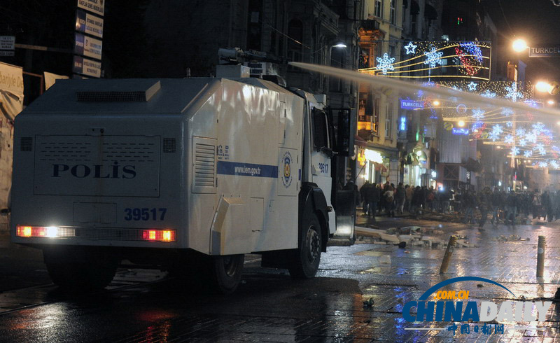 土耳其多个城市爆发抗议 要求总理下台