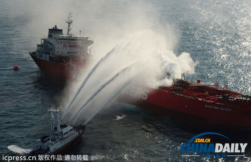 韩国近海发生化学运输船相撞事故 消防队紧急救援