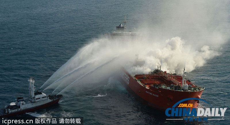 韩国近海发生化学运输船相撞事故 消防队紧急救援