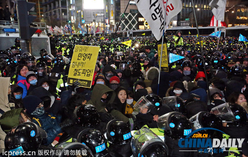 韩国民主劳总发起总罢工 与警方冲突不断