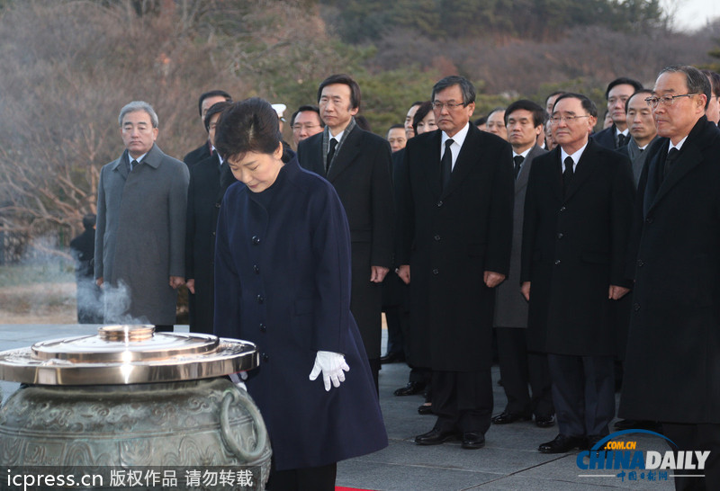 朴槿惠新年首日参拜显忠院 内有其父朴正熙墓地
