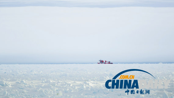 中国直升机搭载俄被困科考船乘客已平安降落