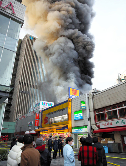 东京地铁站附近发生大火 已烧毁4栋建筑物（图）