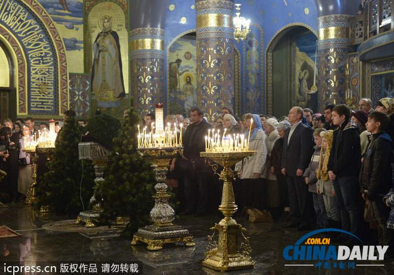 普京打破传统在索契和民众庆祝东正教圣诞节