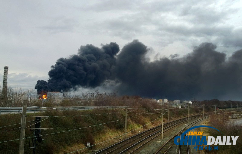 壳牌石油公司德国科隆厂区爆炸起火（高清组图）