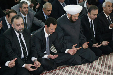 和谈前夕叙利亚总统阿萨德现身清真寺 参与祈祷