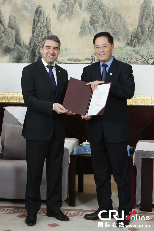 中国国际广播电台台长王庚年获颁保加利亚总统特别荣誉勋章