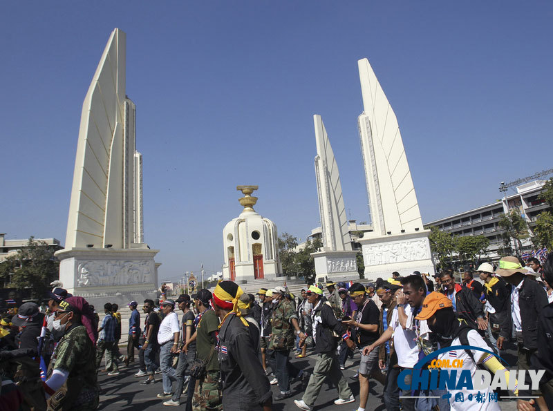 泰国“封城”第三日枪声响起 至少2名抗议者受伤