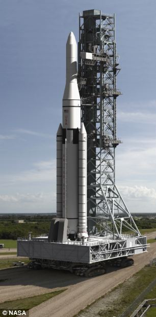 NASA发布在建最大火箭照片 将为人类登陆火星铺路